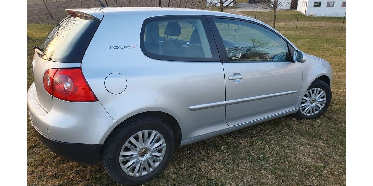 VW Golf 124.500 km 3.499 &euro; Hohenwart 86558