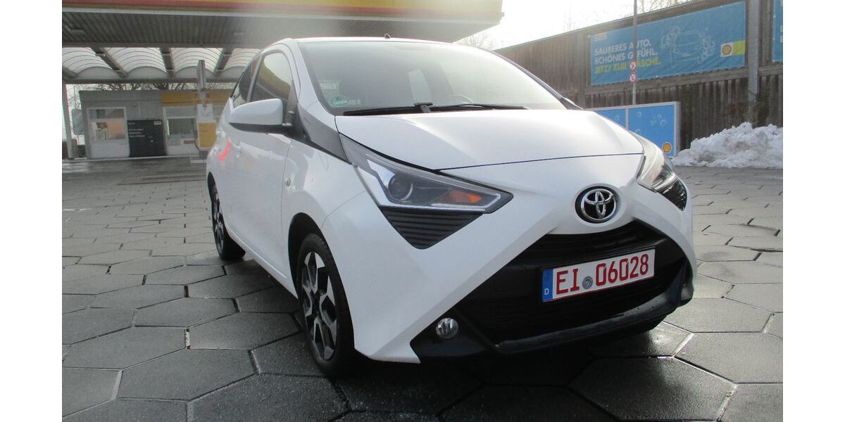 Toyota Aygo (X) 87.000 km 9.990 &euro; Ingolstadt 85055